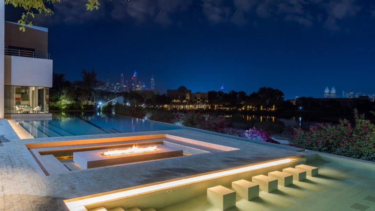 Villa High-end 6 bedrooms Emirates Hills - Dubai, UAE available for sale For Super Rich