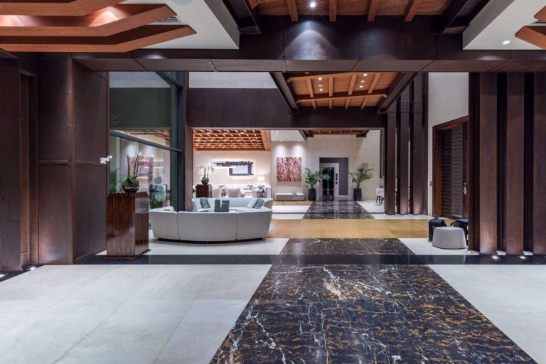 Villa High-end 6 bedrooms Emirates Hills - Dubai, UAE buy for sale For Super Rich