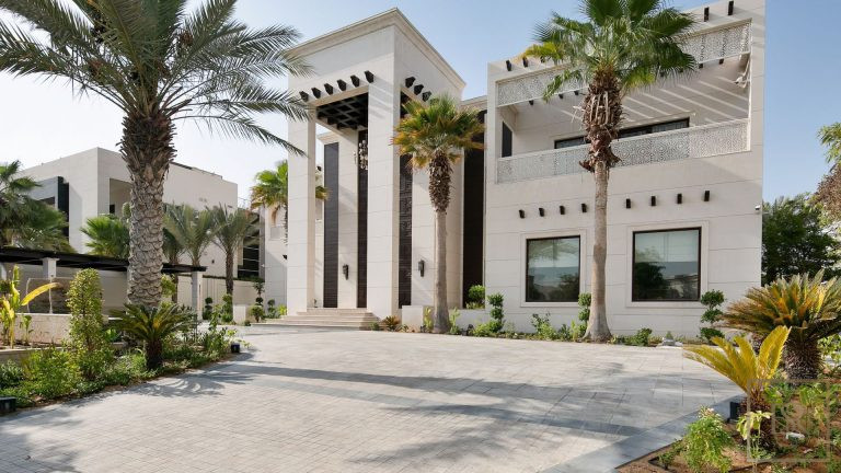 Elegant Mansion - Emirates Hills, Dubai, UAE Used for sale For Super Rich