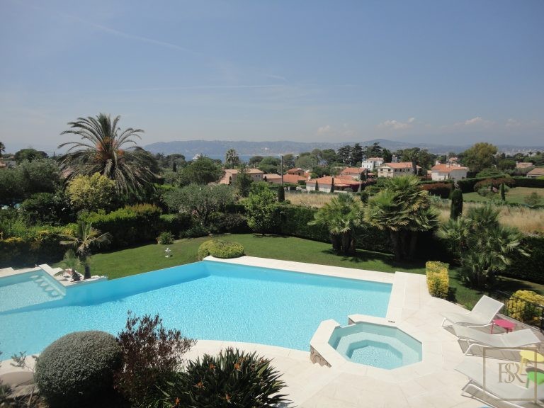 Villa Sea View 5 Bedrooms - Cap d'Antibes, French Riviera Used for sale For Super Rich