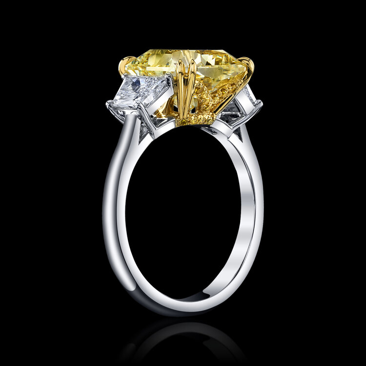 Ring 5.10CT Fancy Yellow Diamond  United States for sale For Super Rich