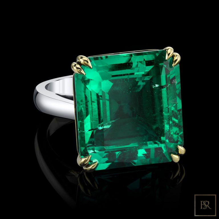 Ring 21.05CT Octogonal Step Cut Emerald  United States for sale For Super Rich