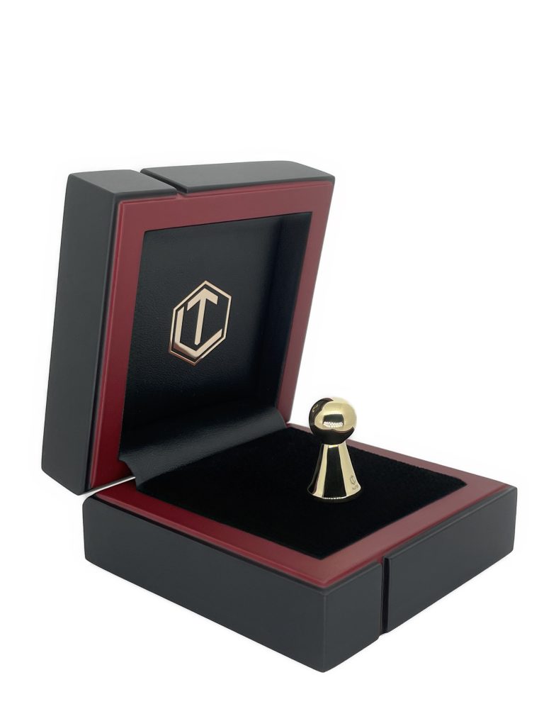 Game piece 18 carat gold ultra luxury for sale For Super Rich
