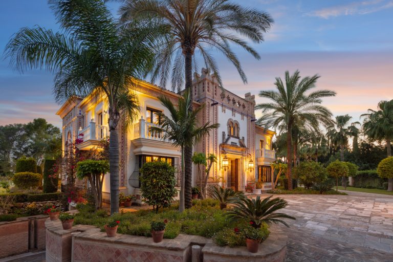 Villa Andalucia Exclusive and Prestigious - Golden Miles, Marbella Used for sale For Super Rich