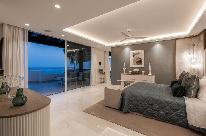 Penthouse Beach Front, Panoramic View, Sea View - The Golden Mile  unique for sale For Super Rich