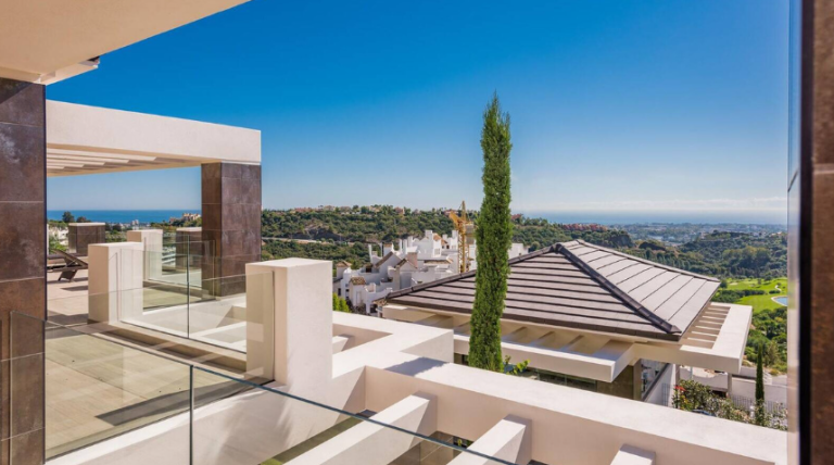 Villa Panoramic View, Sea View, Mountain View, City view, Pool View - Los Arqueros Benahavis Marbella value for sale For Super Rich