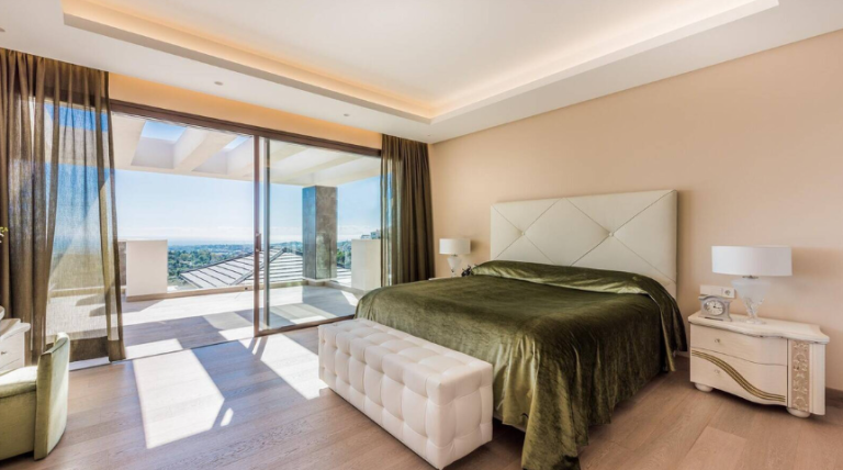 Villa Panoramic View, Sea View, Mountain View, City view, Pool View - Los Arqueros Benahavis Marbella ultra luxury for sale For Super Rich