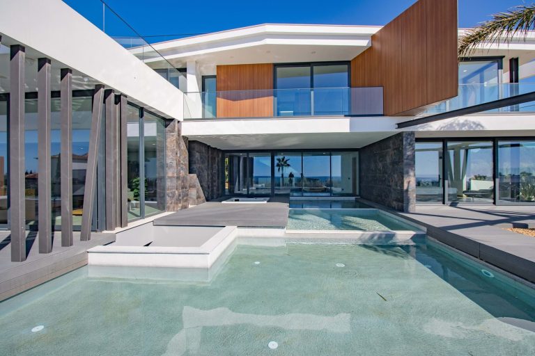 Villa Panoramic View, Sea View - Faro, Lagoa, Algarve deal for sale For Super Rich