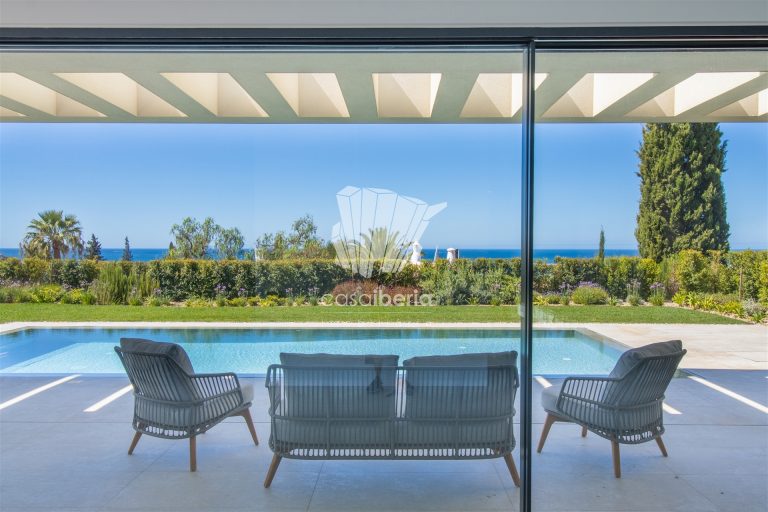 Villa Beach Front, Panoramic View, Sea View - Lagoa, Algarve expensive for sale For Super Rich