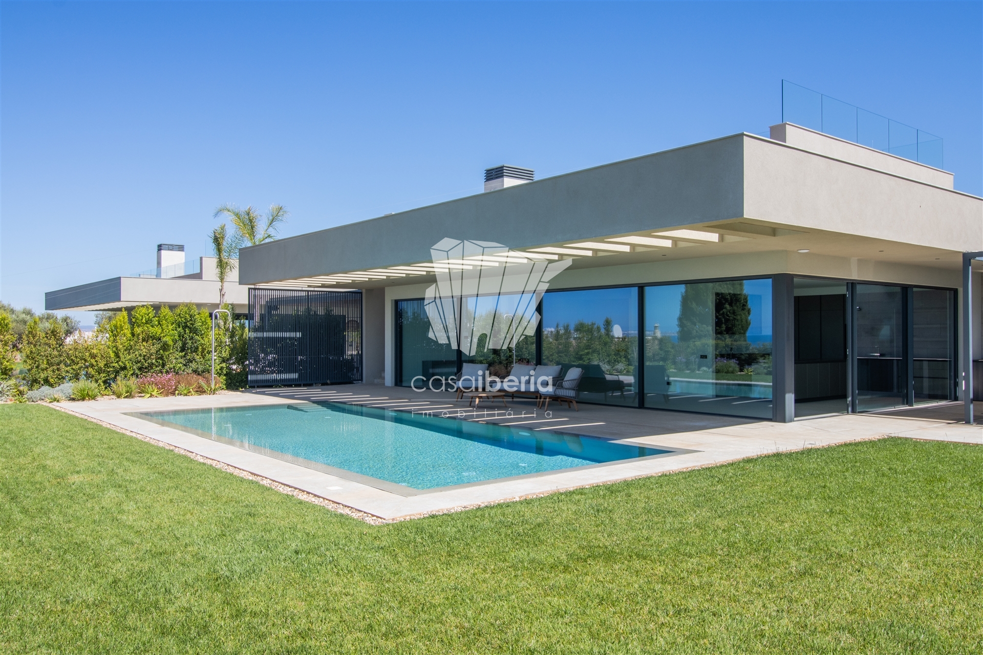 Villa Beach Front, Panoramic View, Sea View - Lagoa, Algarve for sale For Super Rich