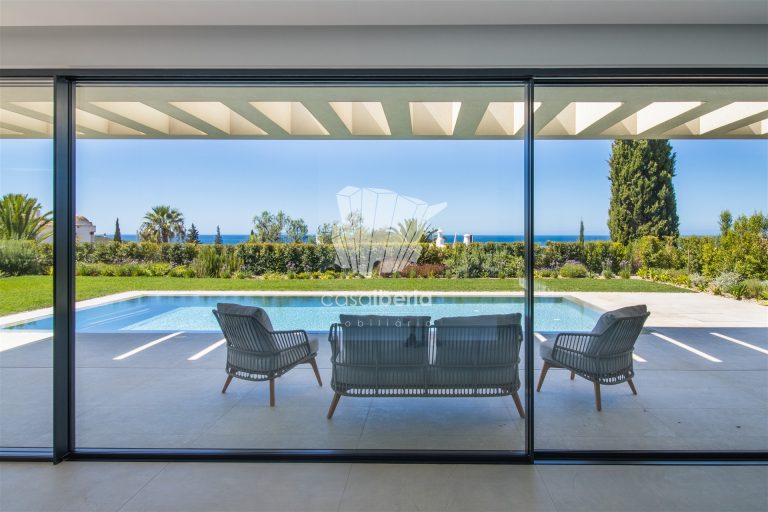 Villa Beach Front, Panoramic View, Sea View - Lagoa, Algarve top for sale For Super Rich