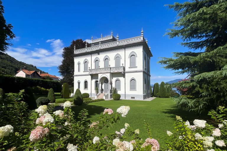 Villa Lake View, Prestigious Period   - Lesa, Lake Maggiore available for sale For Super Rich