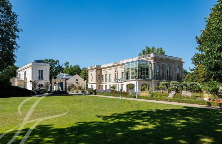 Century Castle Park view with roseries Uncreadible Indoor Swimming pool with statuts, + 10 bedrooms in Le Vésinet - Paris V2362PA for sale For Super Rich