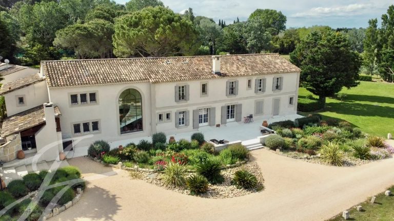 House with in the Parc Des Alpilles - Fontvieille - Provence for sale For Super Rich