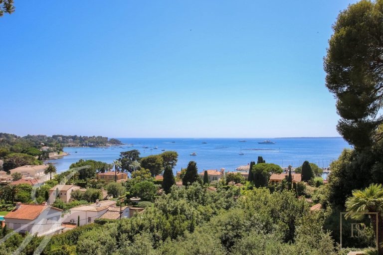 Villa Panoramic View, Golfe Juan, the Lérins Islands - Cap d'Antibes - French Riviera for sale For Super Rich