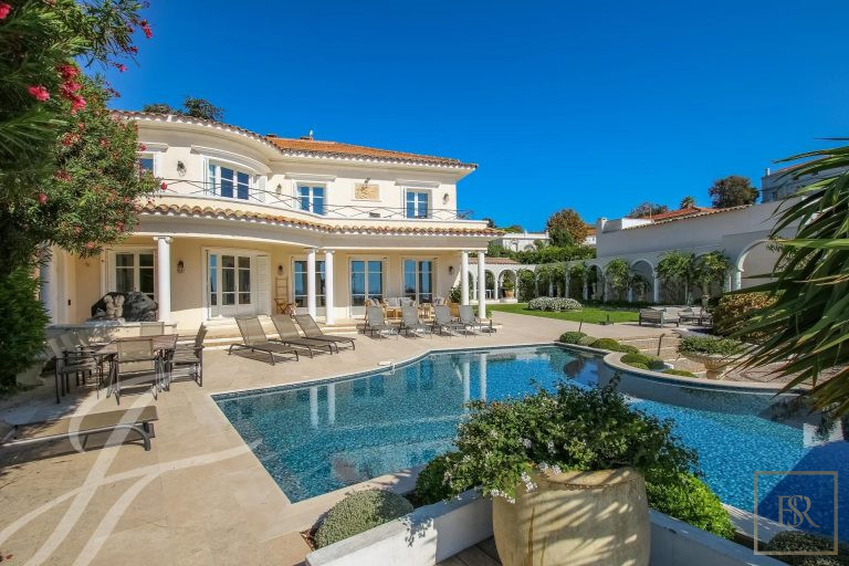 Villa panoramic view bay of Cannes & Port Gallice - Cap d'Antibes - French Riviera Used for sale For Super Rich