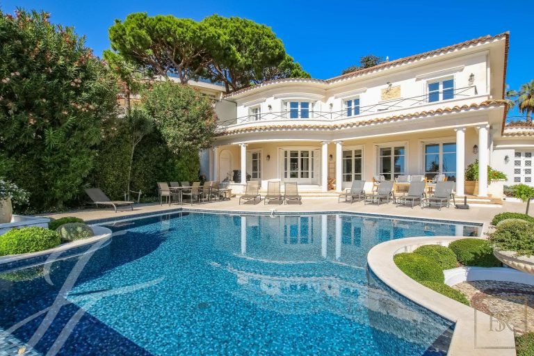Villa panoramic view bay of Cannes & Port Gallice - Cap d'Antibes - French Riviera buy for sale For Super Rich