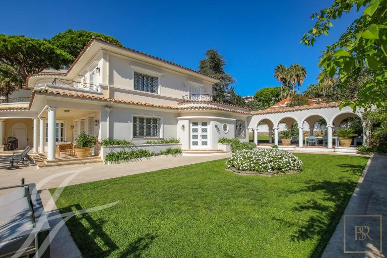 Villa panoramic view bay of Cannes & Port Gallice - Cap d'Antibes - French Riviera search for sale For Super Rich