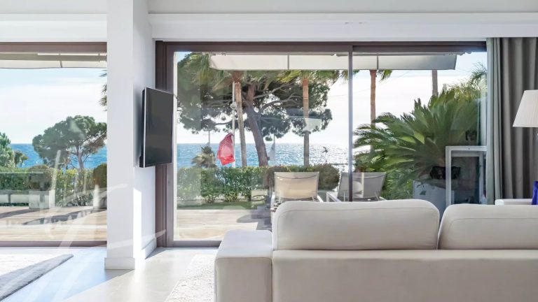 Apartment Beach Front, Croisette - Cannes - French Riviera best rental For Super Rich