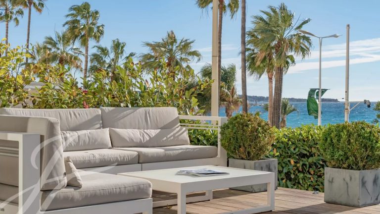 Apartment Beach Front, Croisette - Cannes - French Riviera L1383CA rental For Super Rich