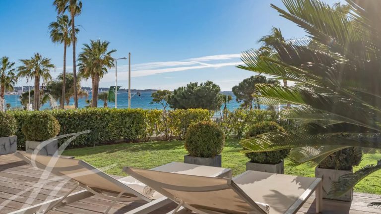 Apartment Beach Front, Croisette - Cannes - French Riviera available rental For Super Rich