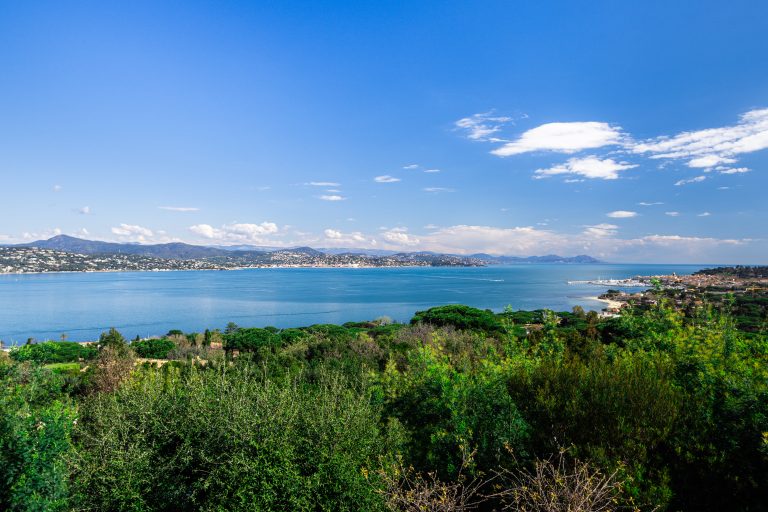 Luxury Villa Beach Front Sinopolis estate, panoramic sea view, 6 bedrooms in Gassin search for sale For Super Rich