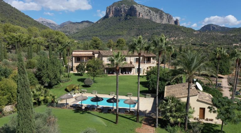 Luxury Villa Panoramic View Mountain View, 7 bedrooms in Alaró Mallorca for sale For Super Rich