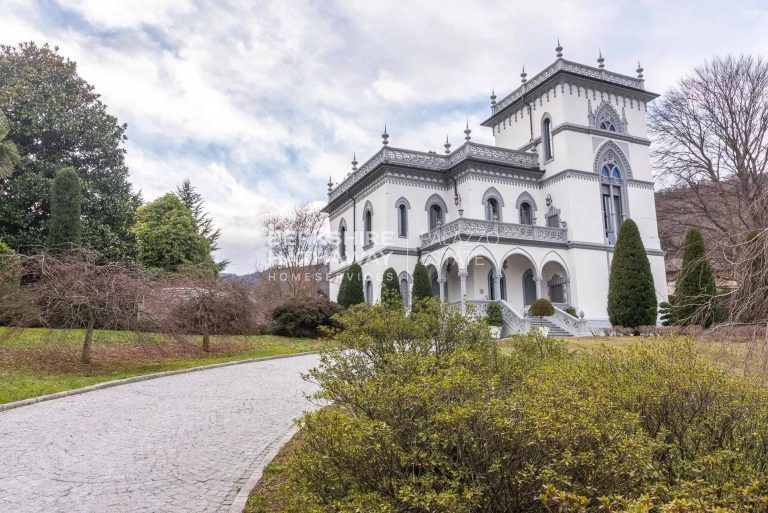 Art Nouveau Villa Panoramic View Lakefront, 7 bedrooms in Lesa - Lake Maggiore photo for sale For Super Rich